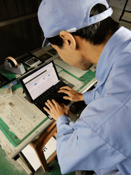 タブレットで入力するチェックシート（After）